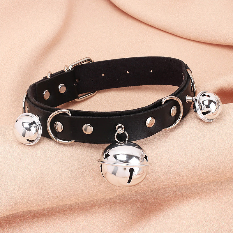 Gothic Choker Necklace Covering the Neck